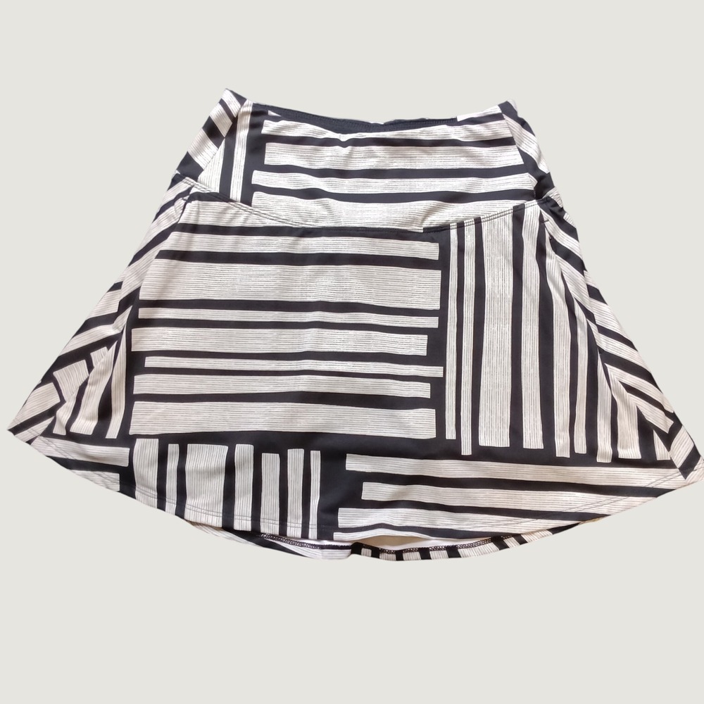 CALIA Womens Eagle Golf Skort XS Graphic Grid Black Striped 15 Inch‎ NWT